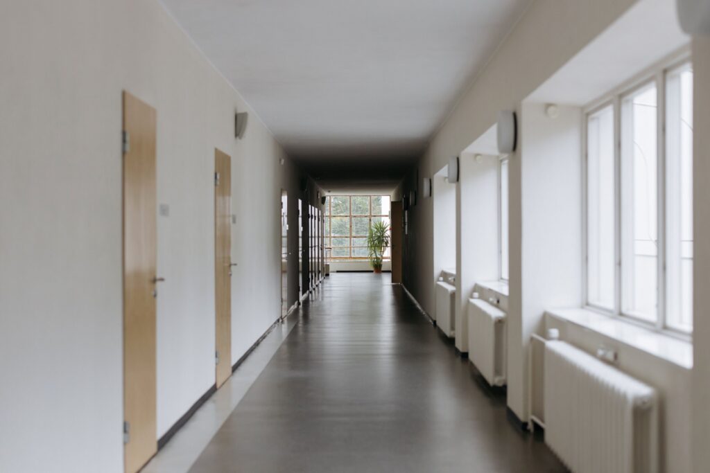 lange gang met deuren